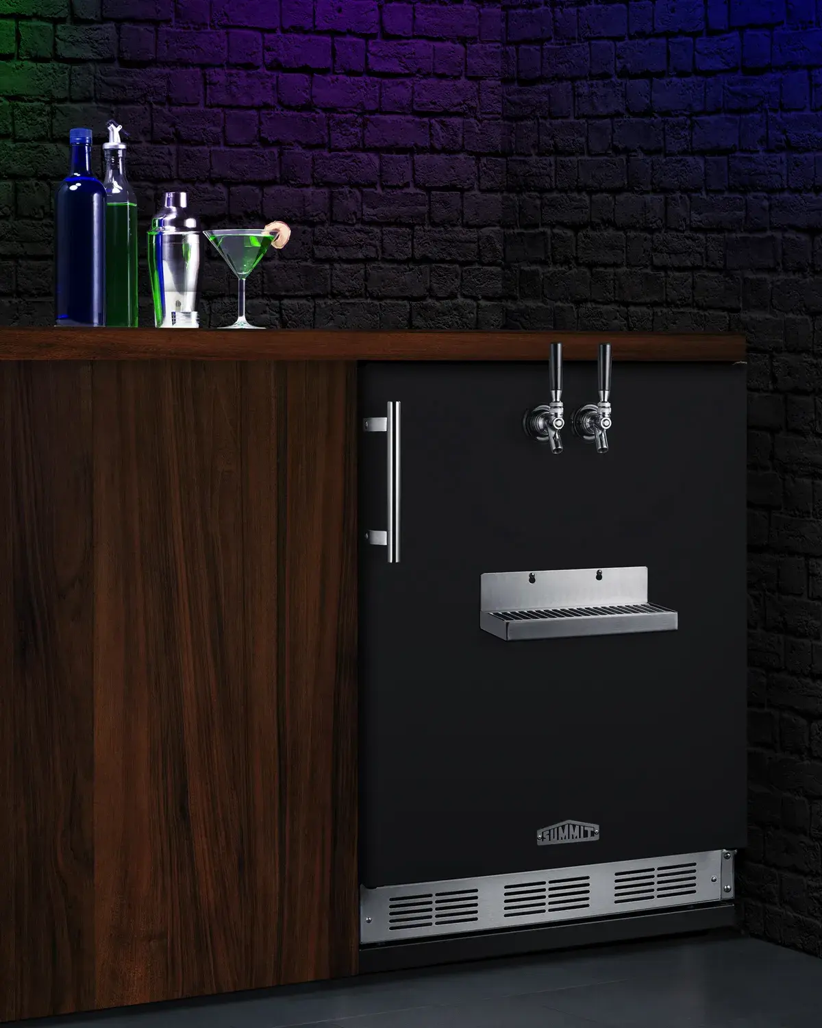 Summit SBC58BFRTP 24" Wide Front Tap Built-In Beer Kegerator